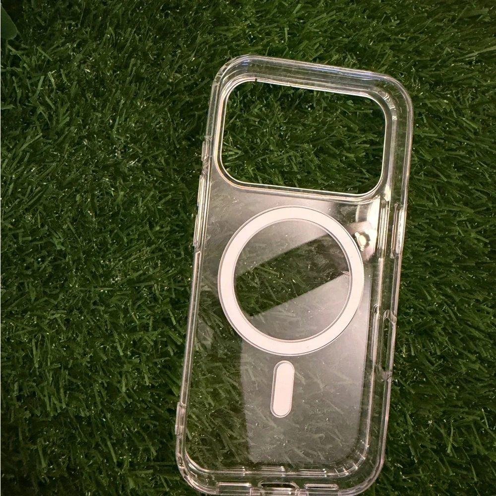 Transparent iPhone 17 Case with MagSafe Compatibility